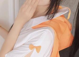 黑色如夜，摇摇乐yoyo的高清原图揭开了点点神秘，让人忍不住想靠近。