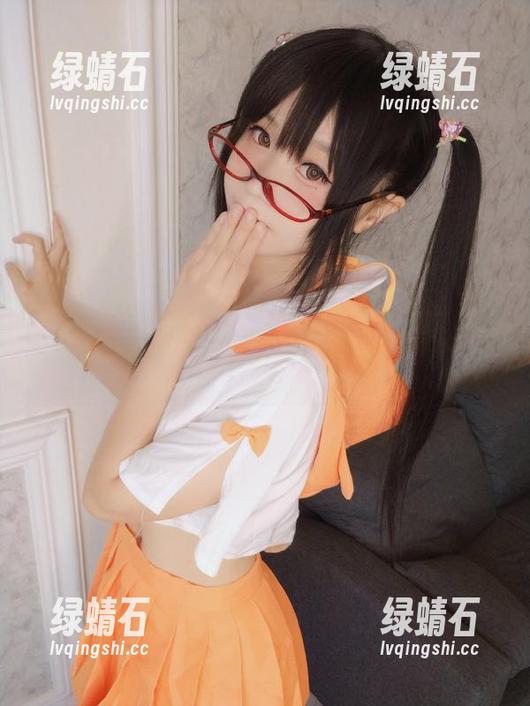 黑色如夜，摇摇乐yoyo的高清原图揭开了点点神秘，让人忍不住想靠近。