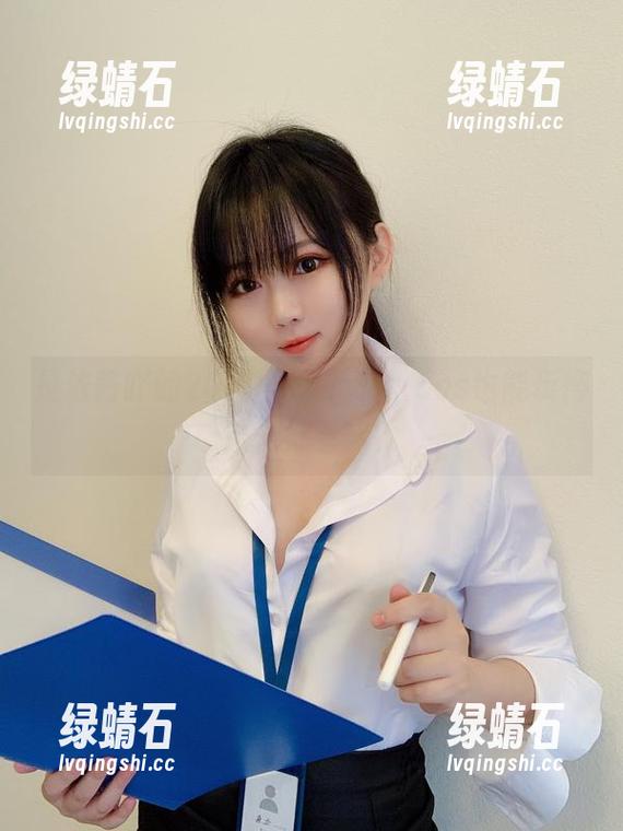 是依酱吖的2020圣诞特辑，cos也能玩得这么好看嘛？