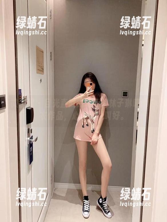 微密圈 - 目光直戳戳地拥抱林子琳喵的内衣作品，心里默默叫好。