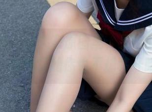 梦丝女神 – 迷失在原图里，灵唯的制服风情，我敢打赌你也不想移开眼。