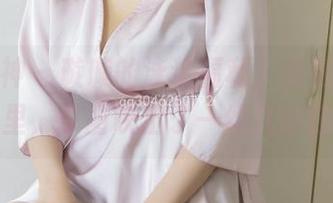 梦丝女神 – 璇璇的泳装福利，坐在池边的阴影里，原图映出了一丝几分玄机。