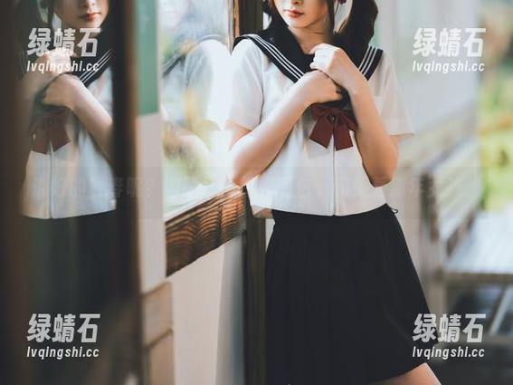 河豚抚子 说好的青春呢?河豚抚子揭开图包,回头看那年女孩。