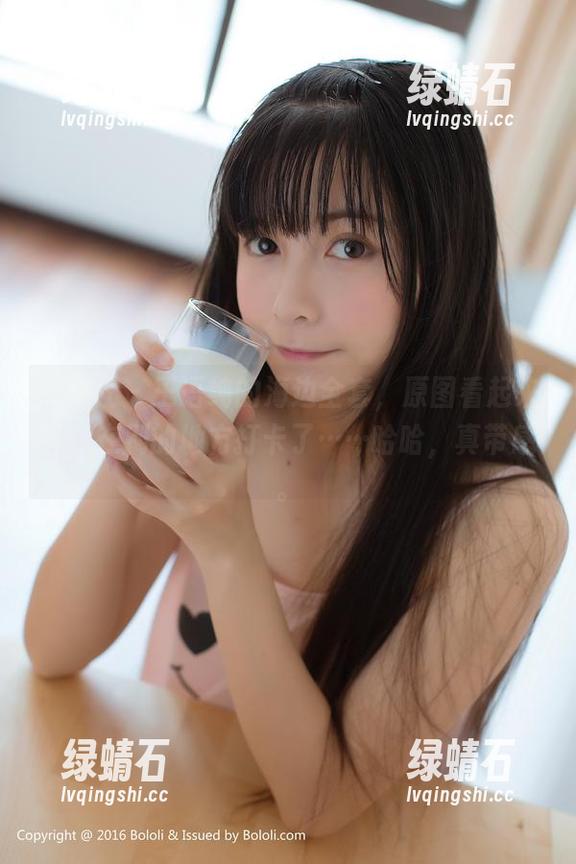 波萝社 - 王语纯的海边全套，原图看起来好像在别的地方打卡了……哈哈，真带感。