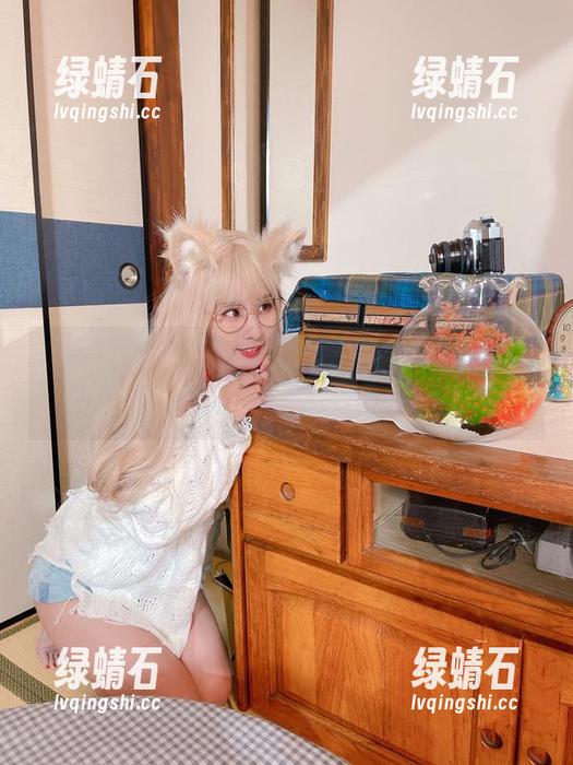 泥泥汝的毛衣与原图，尤其是在雨天，图册很像某种老角色，直接想要对话！