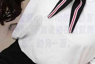 爱尤物 – 陆萱萱cecilia的办公室写真：与其说是工作，不如说她在默默展示“文艺”的另一面。