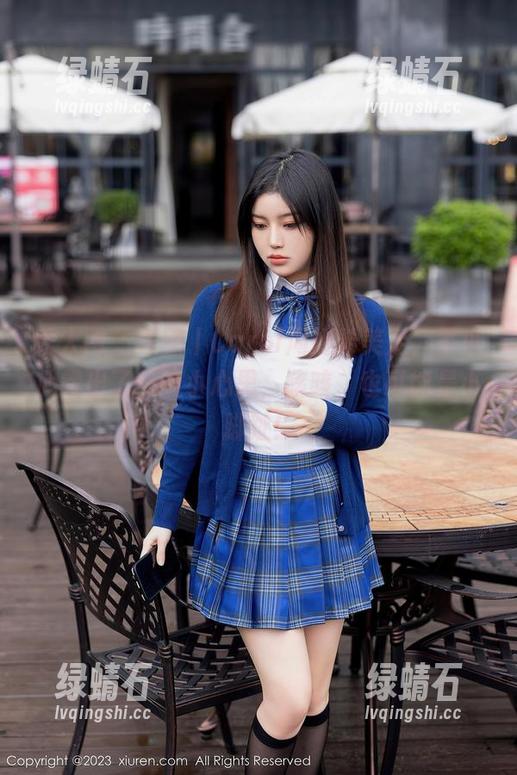 秀人网 - 原图丨Carol周妍希美足，不小心露出了一点小心思，咳咳，也可能是小脚趾！