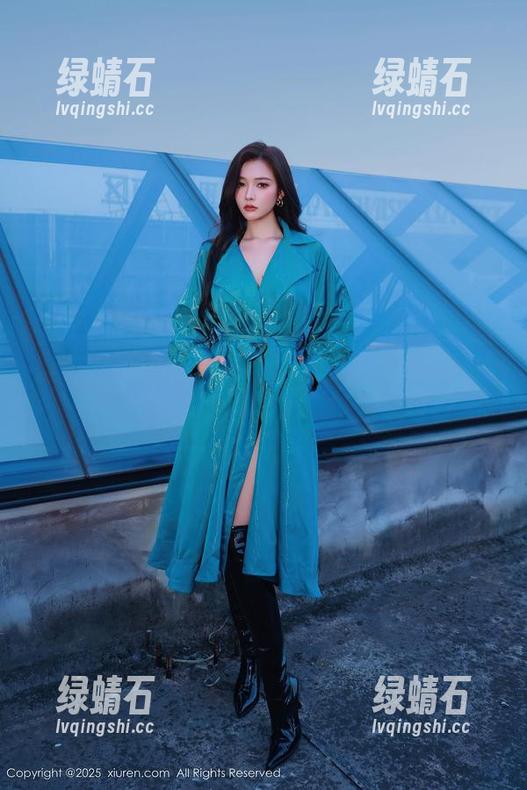 秀人网 - 随便放几张伊丽莎有点白的户外写真，她的壁纸都自带魔法！