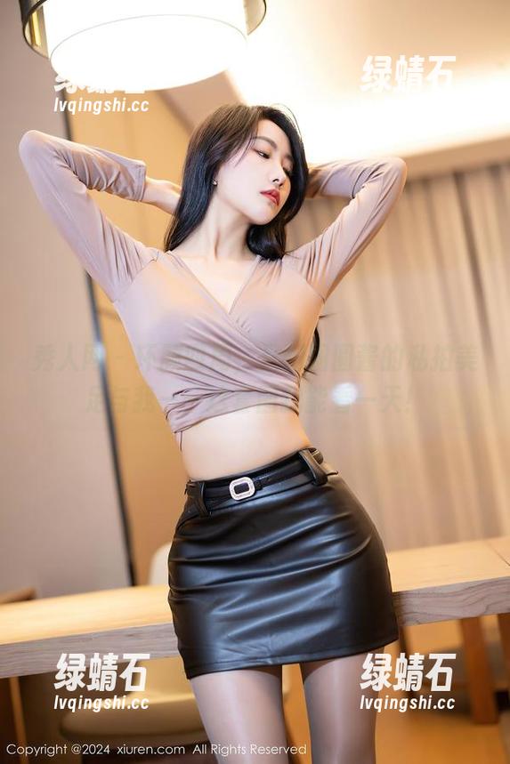 秀人网 - 环顾四周，只剩圆圆酱的私拍美足与我——这套图我能看一天！