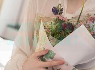秀人网 – 她的短裙不需要滤镜，奶芙乔乔无圣光图集直接来了。