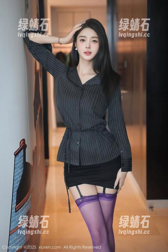秀人网 - 红裙里的小尤奈，最新作品集让人心痒痒。