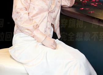 秀人网 – 在线看李雅柔穿旗袍，高清得像把人拉回了上个世纪，完全想象不到现在的快节奏。
