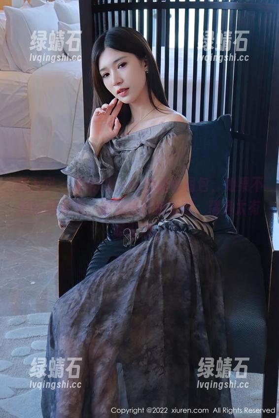 秀人网 - 楚恬Olivia的粉色图包，如果不想被括起来，那就自己面对吧，精选太有吸引力。