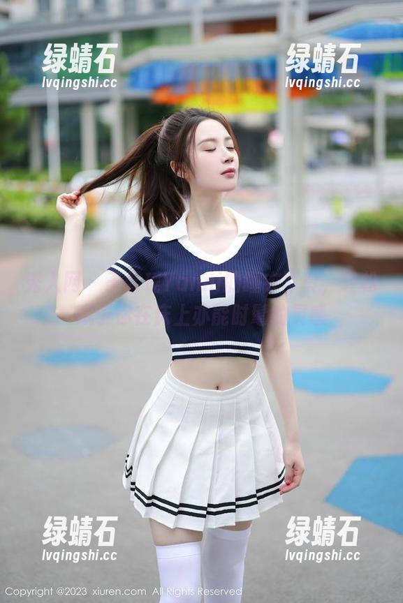 秀人网 - 王馨瑶Yanni的睡衣写真，轻松赋予你在床上亦能时髦的灵感