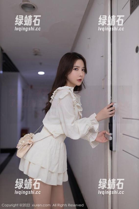 秀人网 - 水手服中的王馨瑶yanni，颠覆了我对海边的想象…走，去海鲜店吃龙虾美图之余的美食诱惑！