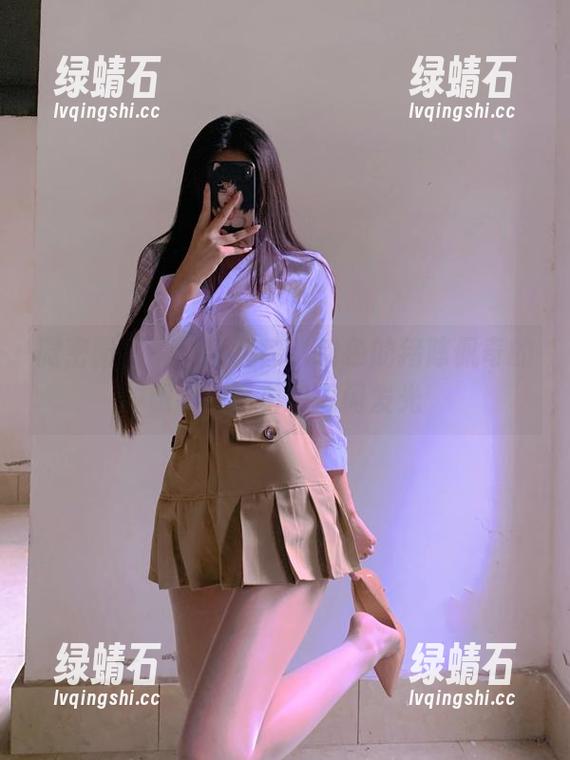微密圈 - 有一丝迷惑，粉色的猪陈佩奇的眼镜在写真中闪闪发光