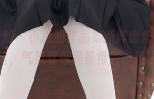 紧急企划 – 小恩的作品集新鲜出炉，名叫厚白丝，气氛就像是等待着一场大雨。