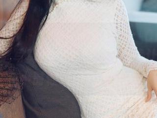 花漾show – 性格如她的空姐：Cris_卓娅祺精选写真集，奇怪的是，竟让我想起小时候的飞机玩具。