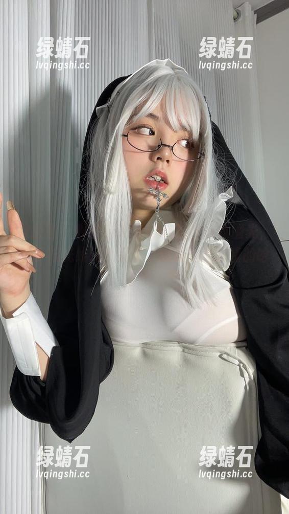 微密圈 - 观看这葱油饼er的红蓝氛围光，脑子被光线闪得懵了，像是蒙着眼睛的哈哈镜。