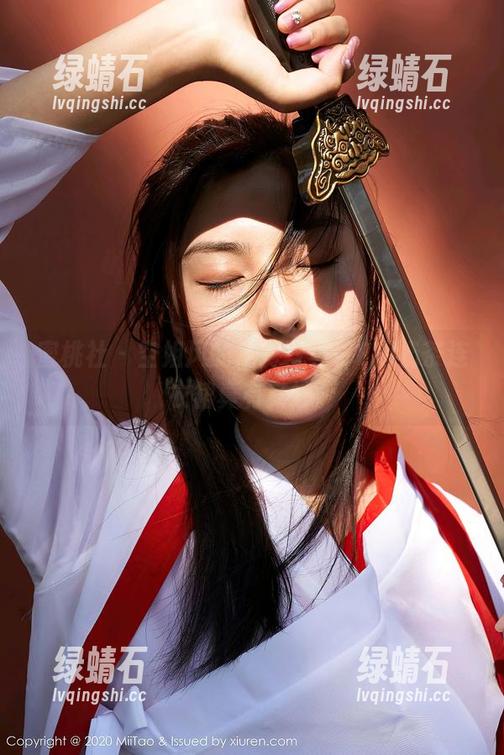 蜜桃社 - 空姐风的定制写真，E杯奶茶连衣裙真有其妙。