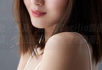 蜜桃社 – 更新！陆萱萱Cecilia的居家写真，居然还不给观众穿衣指南！