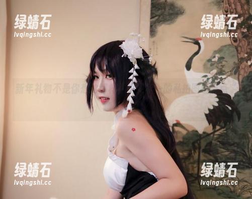 新年礼物不是你想的那样，里见年一的私拍图包带点“意外”哦。