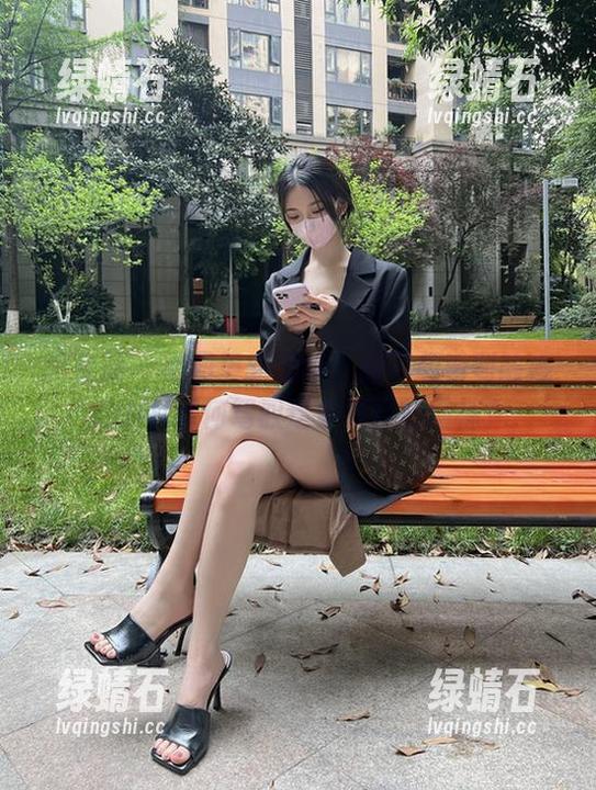 微密圈 - 美图更新又来！想不想看到陈妮妮UNI如何驾驭这条疯狂的网袜？