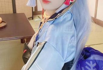 私房里的运动：霜月shimo从瑜伽垫到沙发的奇妙旅程