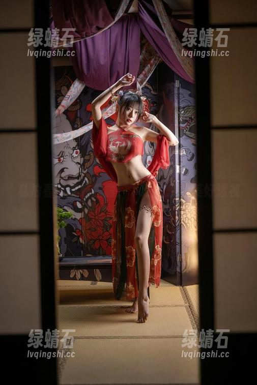 私拍看香草喵露露：下班回家的美好透视
