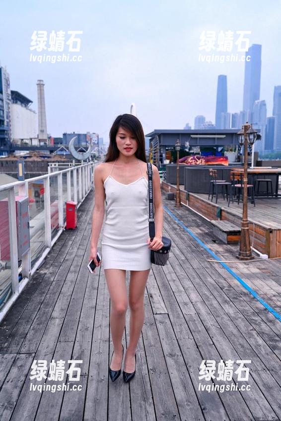 魔镜街拍：天桥美女合集上网盘，适合一边吃零食一边盯着看！