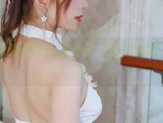 鹿野希的草莓女友自拍，线上新宠，真蠢萌